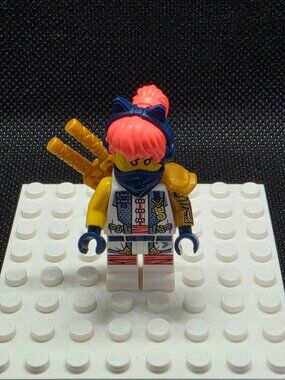 LEGO Ninjago Dragons Rising SORA Minifigure™ njo1034 W/ Scabbard & Golden Katana